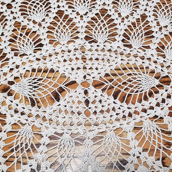 New Hand Crafted 34"x25" Natural Pineapple Doily - Picture 3 of 4